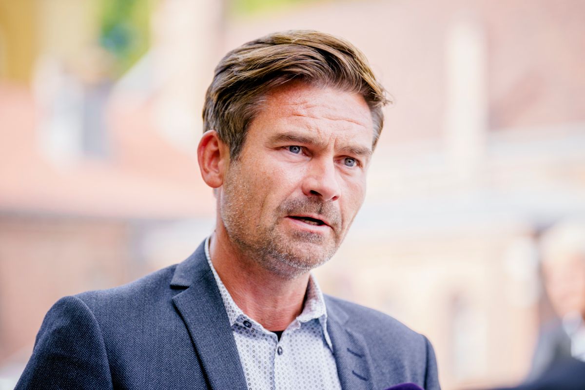 LOs sjeføkonom Roger Bjørnstad ber regjeringen om tiltak for å demme opp for dyrtiden. Foto: Stian Lysberg Solum / NTB