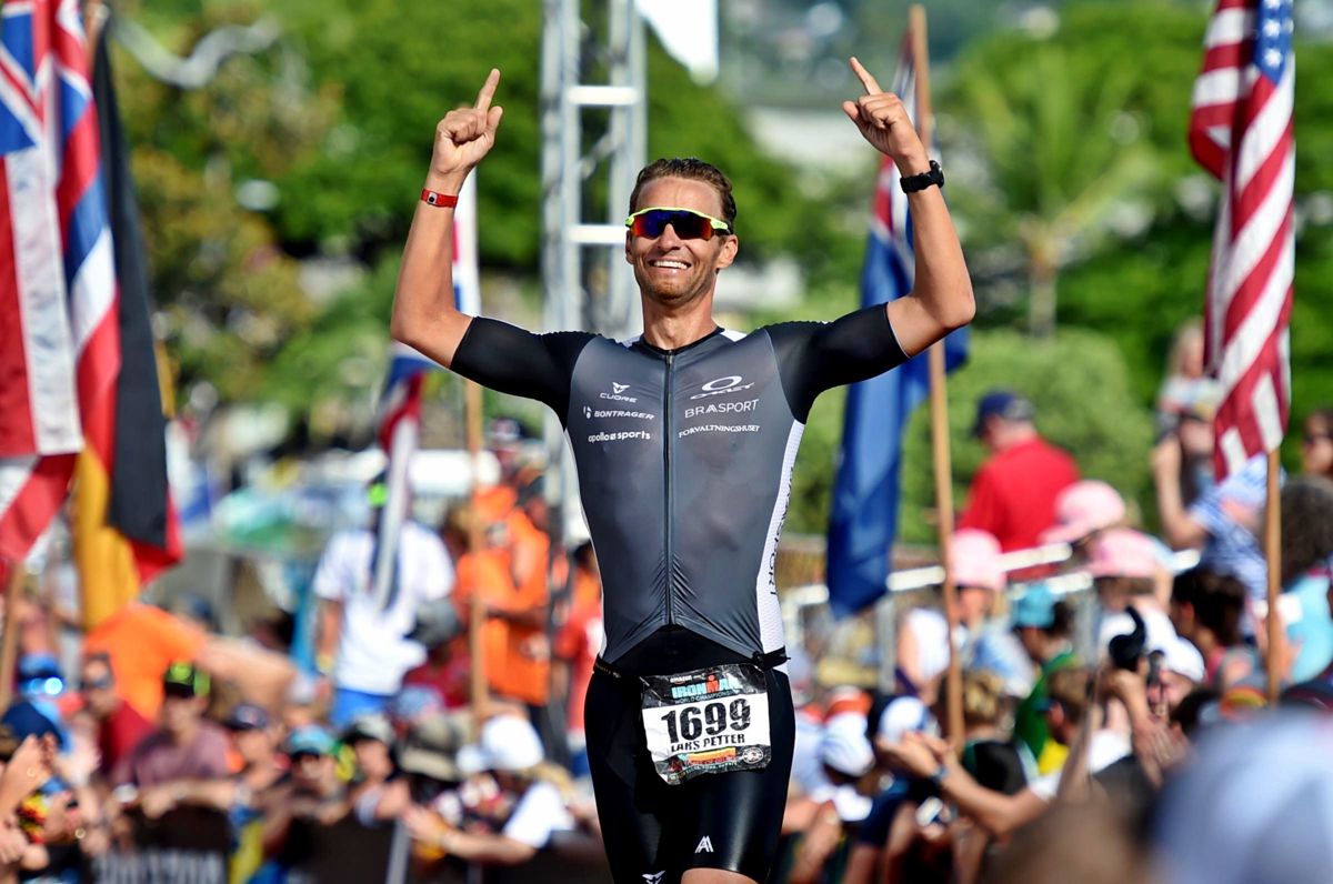 Lars Petter Stormo er triatlon-utøver og rådgiver i Sweco. Her fullfører han Ironman på Hawaii. Foto: Privat