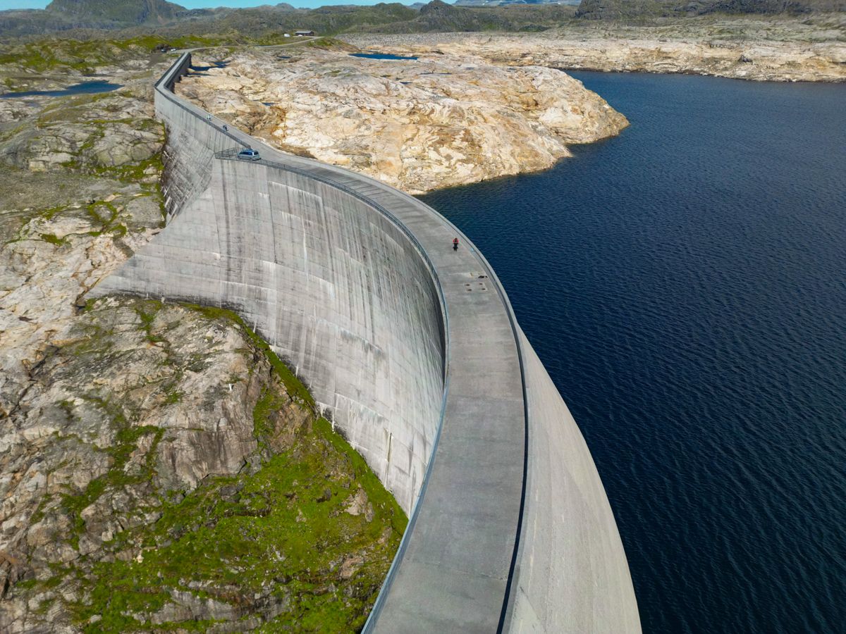 Snøsmeltingen, som gir tilsig til vannkraftverk i Norge, har startet over hele landet. Det fører til at magasinfyllingen gikk opp 2,3 prosentpoeng forrige uke. Foto: Ørn E. Borgen / NTB