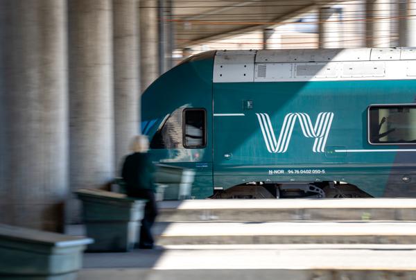 Vy er lite fornøyd med at passasjerer igjen ble sittende fast i Blixtunnelen.  Foto: Gorm Kallestad / NTB