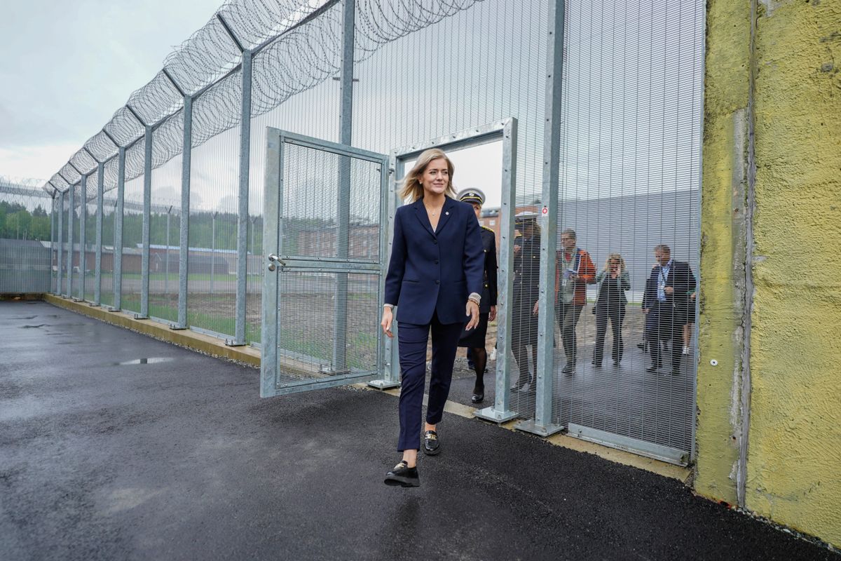 Justisminister Emilie Enger Mehl (Sp) på den offisielle åpningen av Ila fengsel som har vært stengt i nesten to år på grunn av omfattende rehabilitering.
Foto: Håkon Mosvold Larsen / NTB