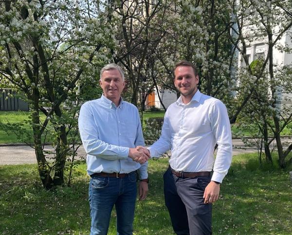 Administrerende direktør Ole Kristian Berg i BundeBygg (til venstre) og Anders Bakken Eriksen, administrerende direktør i Bonum. Foto: Bonum
