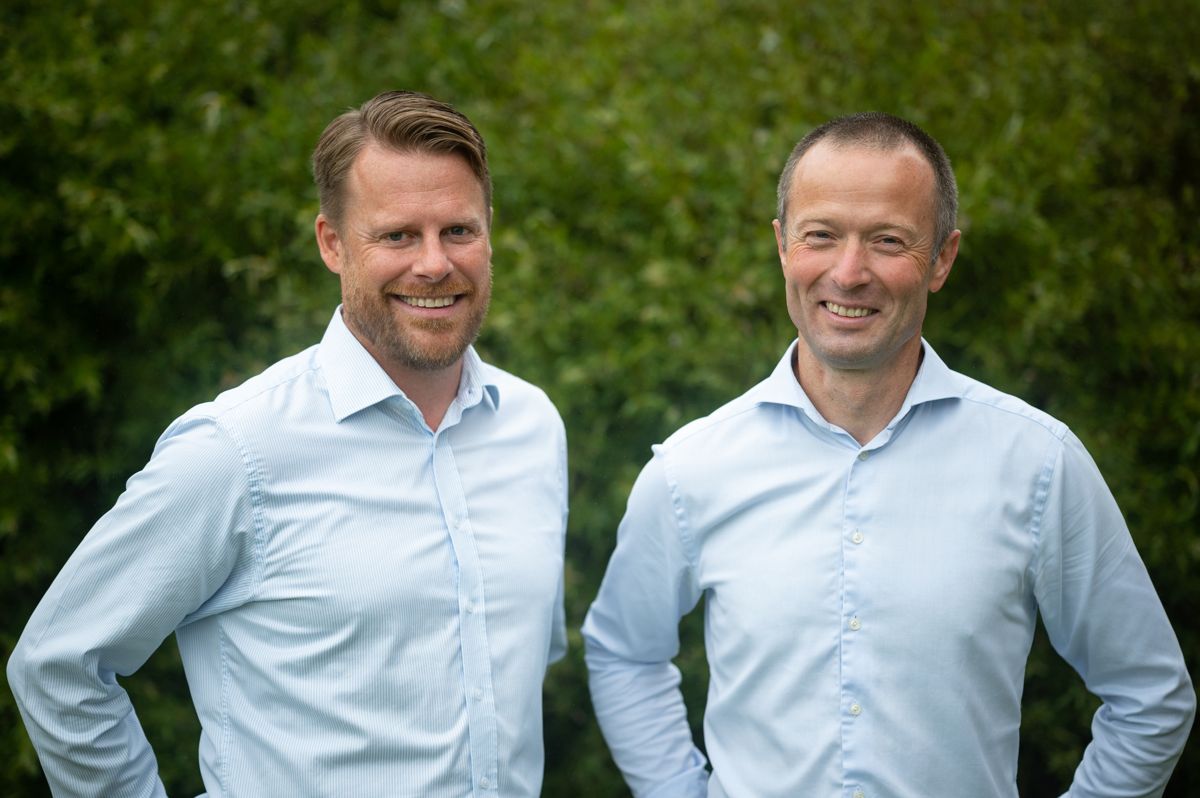 Johan Möller, administrerende direktør i Håndverksgruppen Sverige, og konsernsjef Øyvind Emblem.