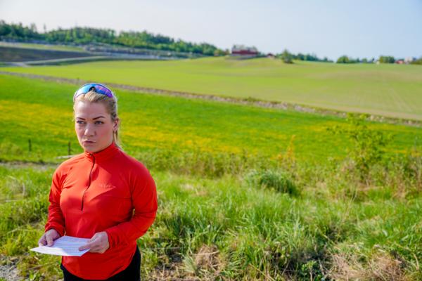 Landbruks- og matminister Sandra Borch legger fram ny strategi for jordvern på gården til Magnus Endsjø i Nordre Follo. Foto: Javad Parsa / NTB