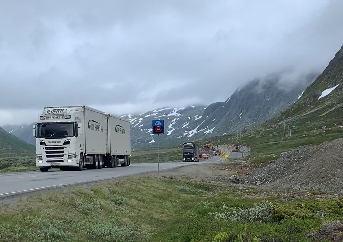 De fleste som passerer riksvei 52 i anleggsområdet, holder høyere fart enn tillatt fartsgrense, skriver Statens vegvesen. Foto: Anlegg Øst Entreprenør