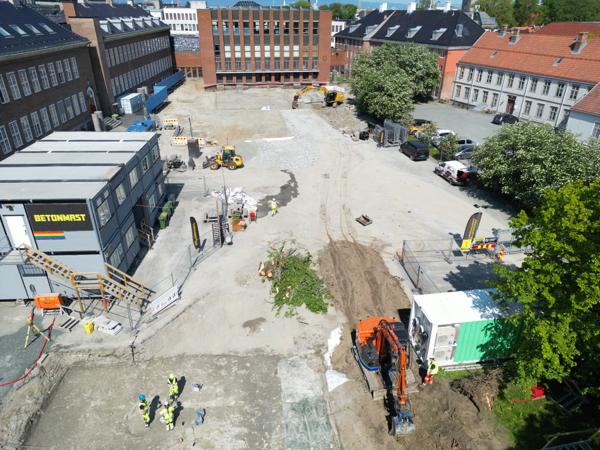 Området klargjøres nå for utbygging, og byggestart ventes å bli til høsten. Foto: Håkon Kjensli, Betonmast.