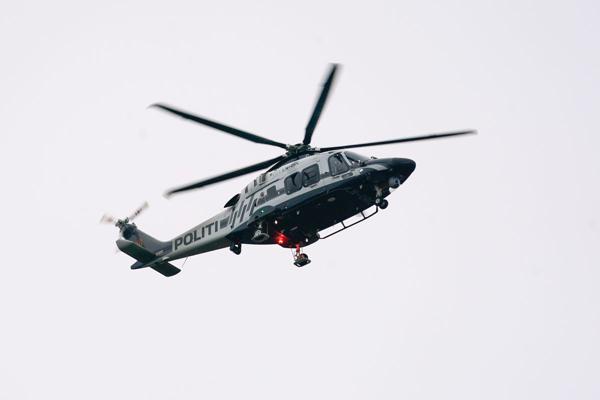 Politiet satte inn helikopter og hundepatrulje i søket etter en varmepumpetyv i Øvre Eiker. Foto: Terje Bendiksby/NTB