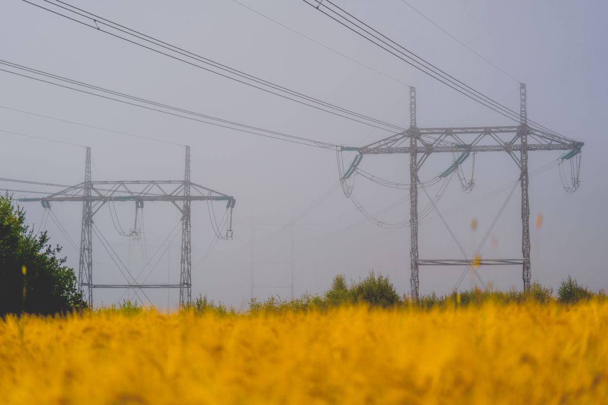 Prisen på strøm vil stige utover høsten, men det er ikke ventet at vi får de samme høye prisene som i 2022. Illustrasjonsfoto: Stian Lysberg Solum / NTB