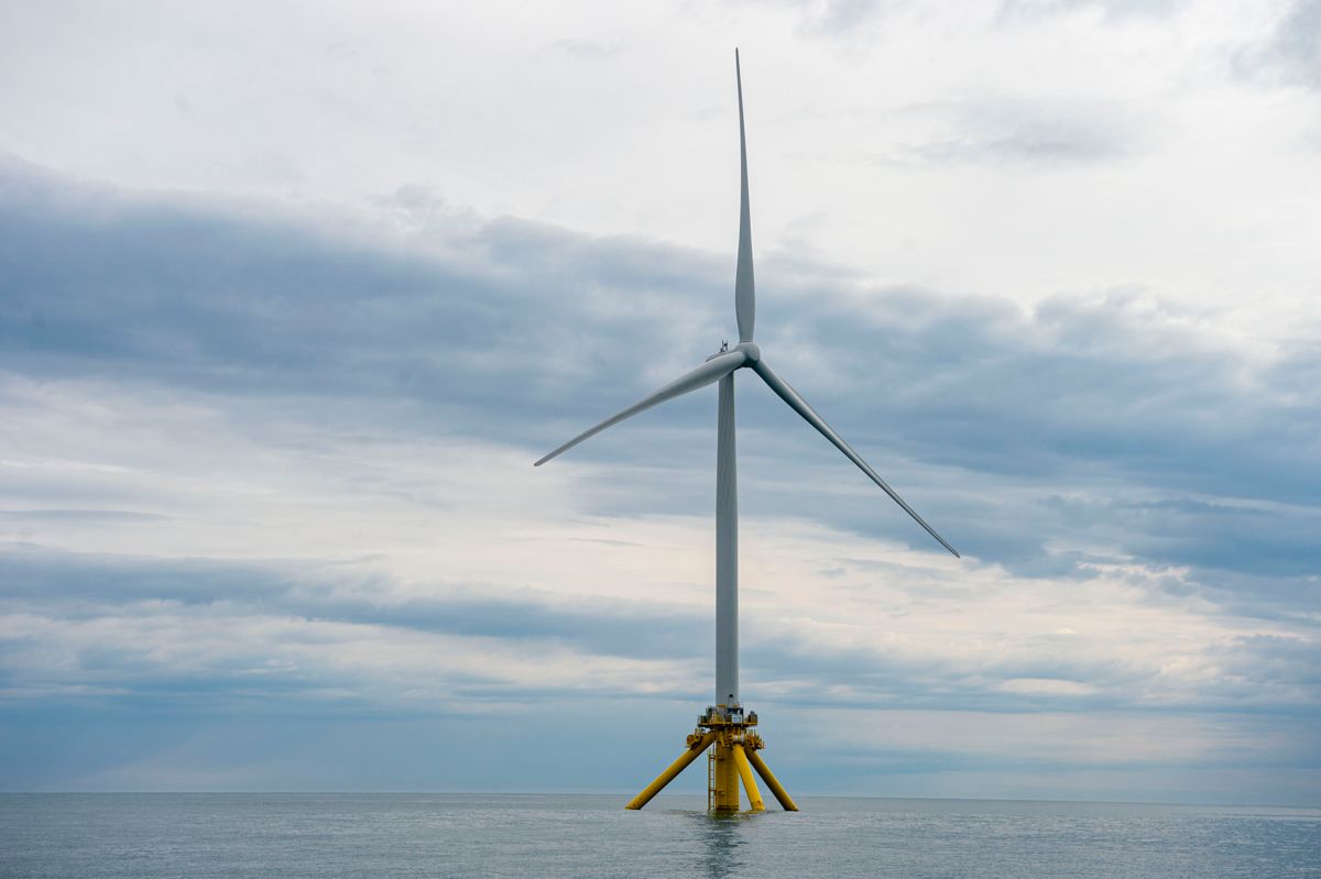 Den første turbinen i det som blir verdens største havvindpark – Dogger Bank i Storbritannia – settes i drift om få uker, opplyser Equinor. Bildet er fra utenfor Haugesund. Foto: Carina Johansen / NTB