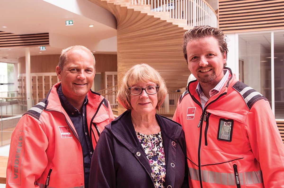Vestfold fylkeskommunes prosjektleder Helen Rany Olsen flankert av Veidekkes prosjektleder Sven Roar Hansen (t.v.) og prosjekteringsleder Kristoffer Gjestemoen.