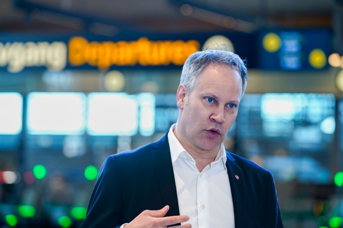 Samferdselsminister Jon-Ivar Nygård (Ap) kan ikke si når en ny bru over Lågen er på plass, eller hvordan den skal finansieres. Foto: Terje Pedersen / NTB