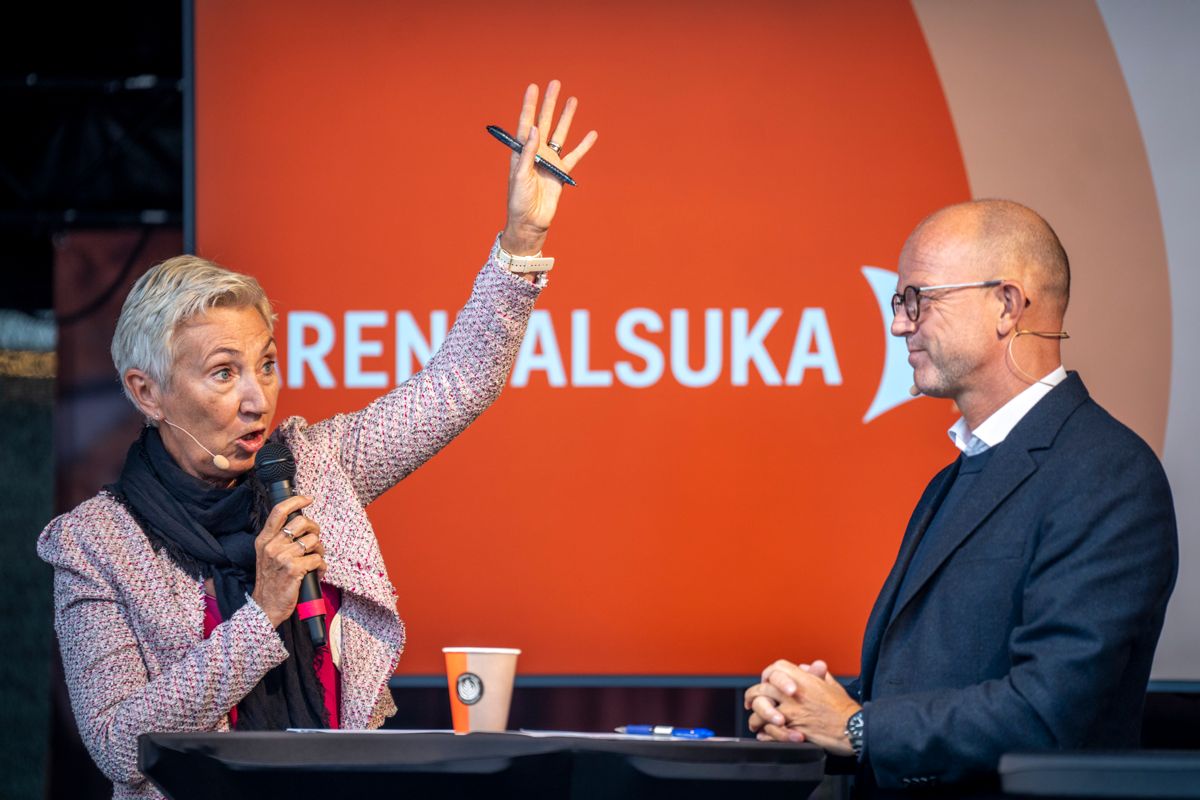 LO-leder Peggy Hessen Følsvik og NHO-direktør Ole Erik Almlid diskuterte blant annet midlertidige ansettelser. Foto: Heiko Junge / NTB