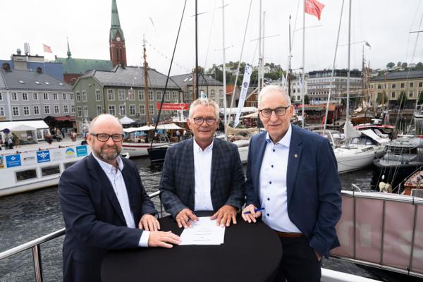 Fra venstre: John Stangeland (konsernsjef NorSea), Geir Ims (styreleder WWJ) og Audun Aaland (direktør Implenia offshore wind). Foto: Lars Idar Waage/ Implenia