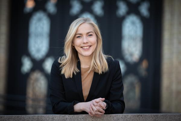 Mari Holm Lønseth i Høyre sier det er viktig for Høyre å holde eiendomsskatten nede, siden stadig flere opplever en presset privatøkonomi. Foto: Høyre/Hans Kristian Thorbjørnsen