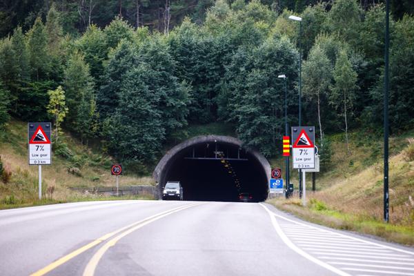 Oslofjordtunnelen skal få et nytt løp, og regjeringen lover at arbeidet kommer i gang neste år. Foto: Cornelius Poppe / NTB