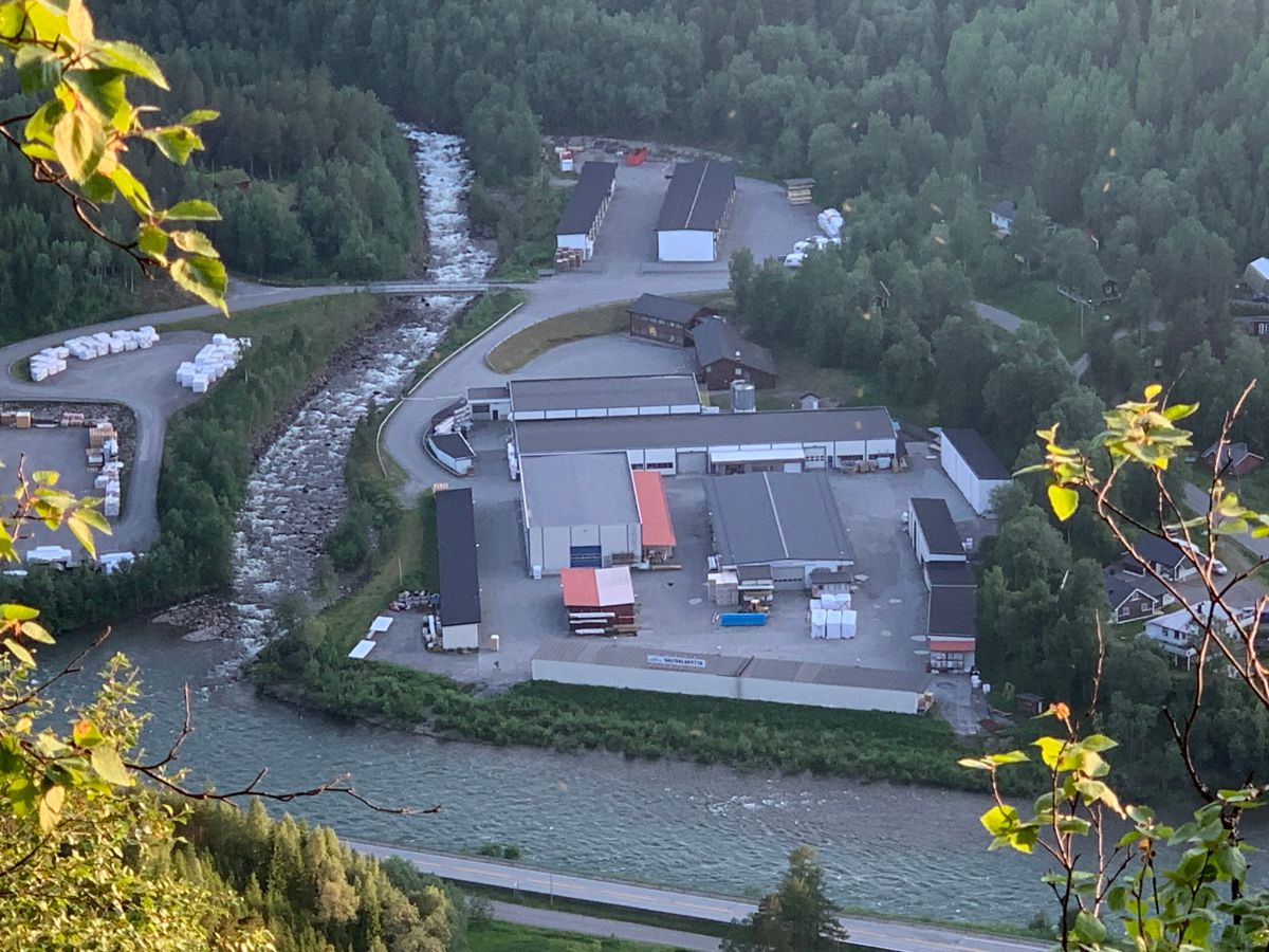 Mellom 45 og 50 ansatte permitterers ved Rusånes Fabrikker på Røkland i Saltdalen. Foto: Mestergruppen