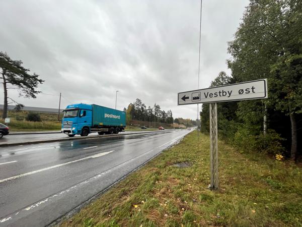 Uran-utlekking på Åsland har ført til at anleggsarbeidene med å tilbakeføre naturområder på Åsland er satt på vent inntil videre. Nå er det bekymringer i Vestby, der det er lagt ut store mengder TBM-masser fra Follobanen. Foto: Stefan Offergaard