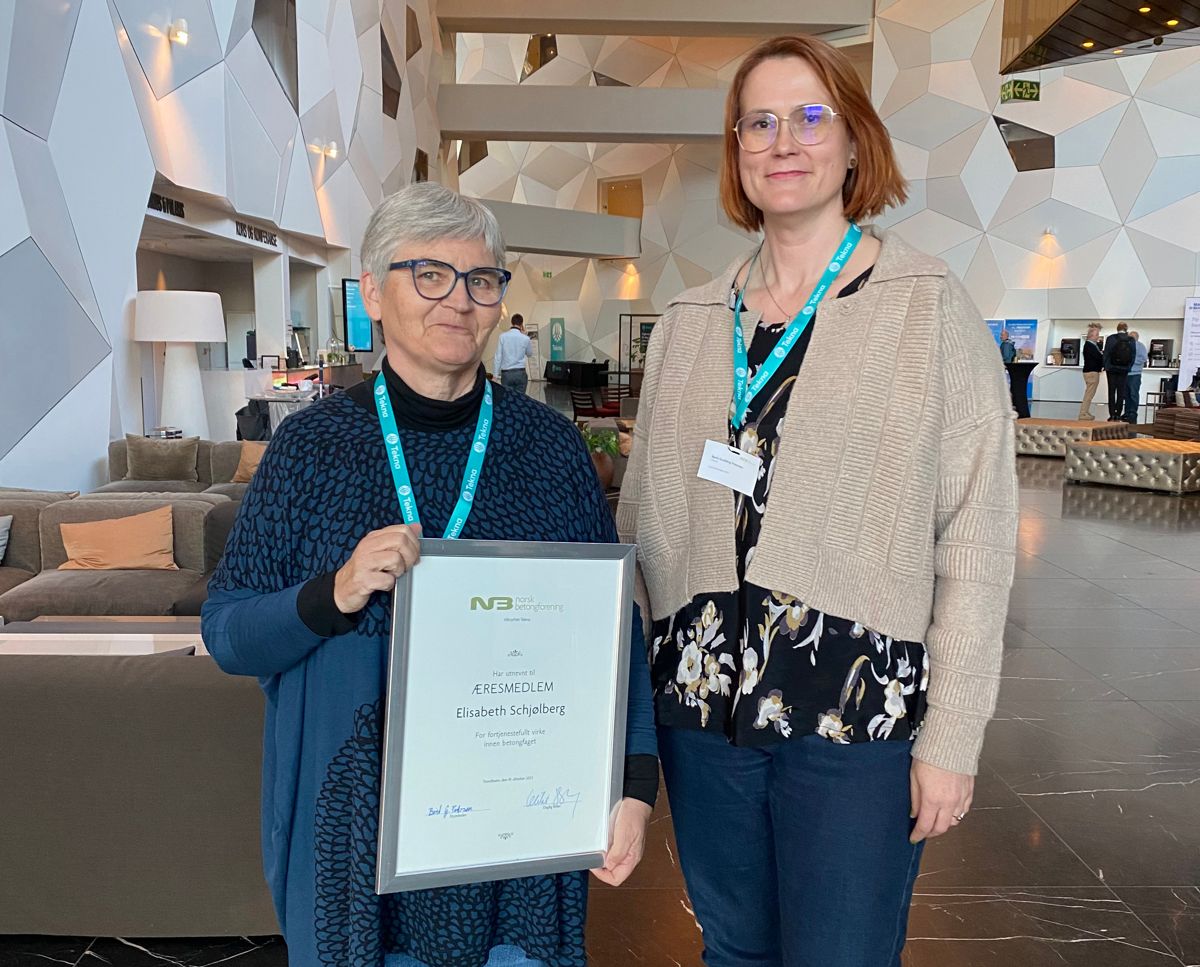Elisabeth Schjølberg og styreleder Berit G Petersen. Foto: Cecilie Hagby,