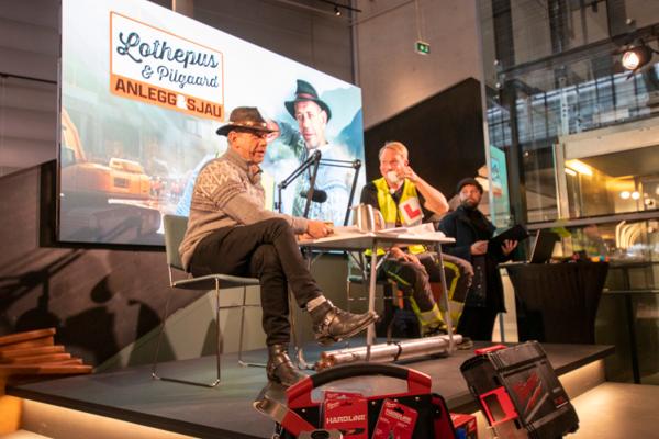 Leif Einar Lothe, bedre kjent som Lothepus, og Petter Pilgaard lanserte sin nye podkast «Anlegg og Sjau» på Bygg Reis Deg-messen. Foto: Christian Aarhus