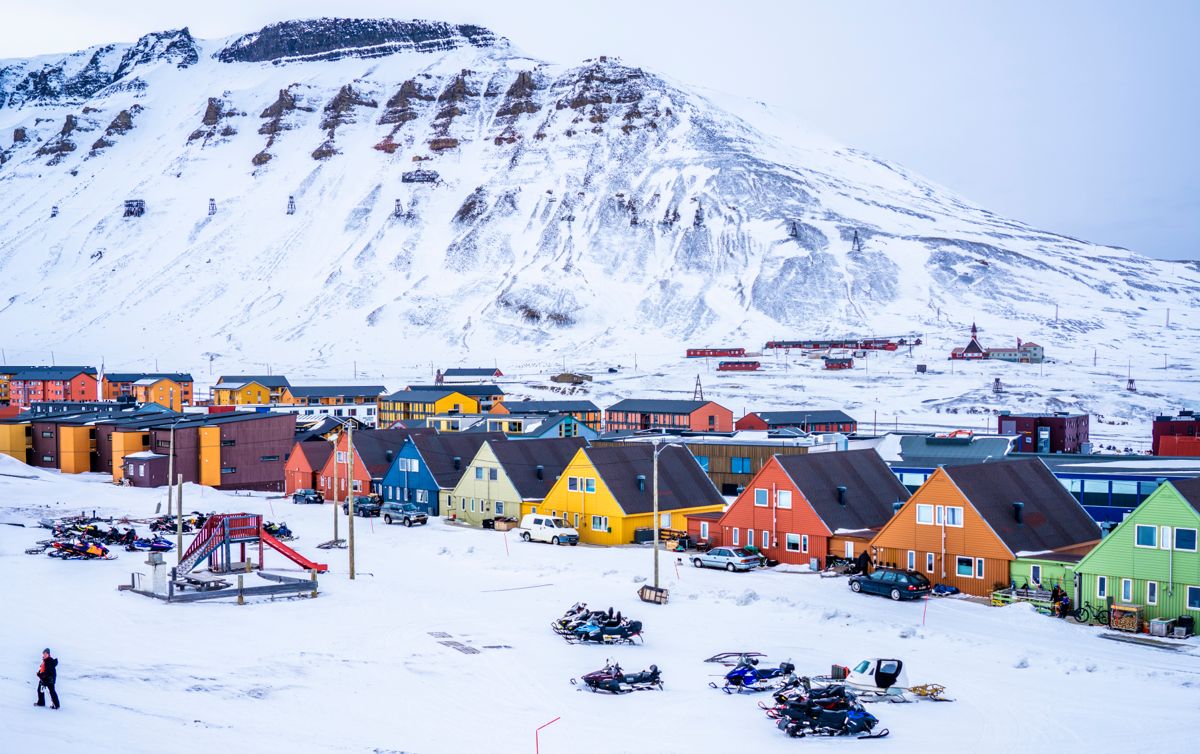 Boligmangel i Longyearbyen skal holde folketallet i sjakk. Staten har bestemt at antallet boliger ikke skal øke fra nivået det var på før snøskredet julen 2015 Foto: Ole Berg-Rusten / NTB