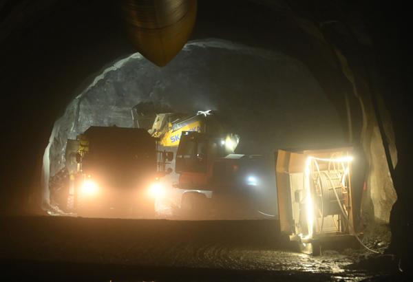 Skanska skal bygge en toløps tunnel fra Bokn og halvveis mot Kvitsøy, totalt 18,5 kilometer. I slutten av oktober hadde entreprenøren sprengt 1,5 kilometer med toløpstunnel. Foto: Øyvind Ellingsen/Statens vegvesen.