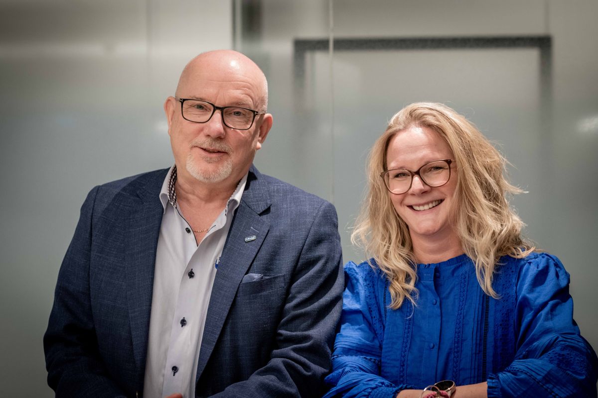 Gudmund Roen, daglig leder i Hæhre Entreprenør, og Gry Lene Kløvstad, leder for HR i HI Entreprenører. Foto: privat.