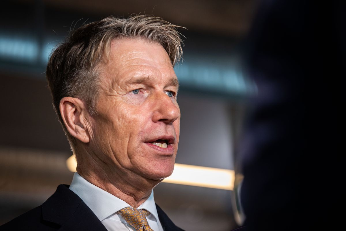 Olje- og energidepartementet har mottatt sju søknader om å delta i auksjon om prosjektområde for havvind i Sørlige Nordsjø II. Her olje- og energiminister Terje Aasland (Ap). Foto: Emilie Holtet / NTB