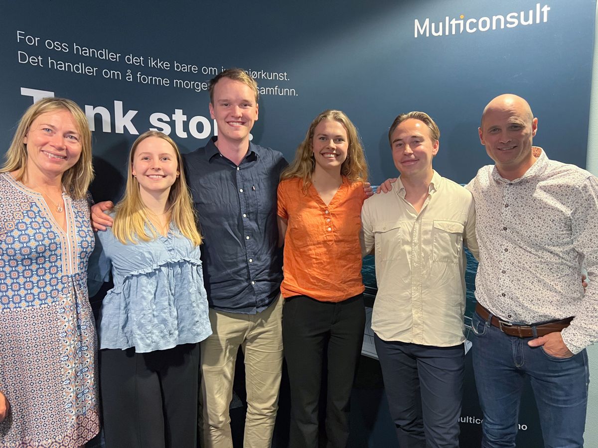 Mette Kristine Kanestrøm fra Multiconsult, sammen med sommerstudentene Synne Aa. Sandvik, Lars Gagnat, Hedda Øien og Thomas D. Hansen, og Bjørn Thorud, CTO i ANEO. Foto: Multiconsult