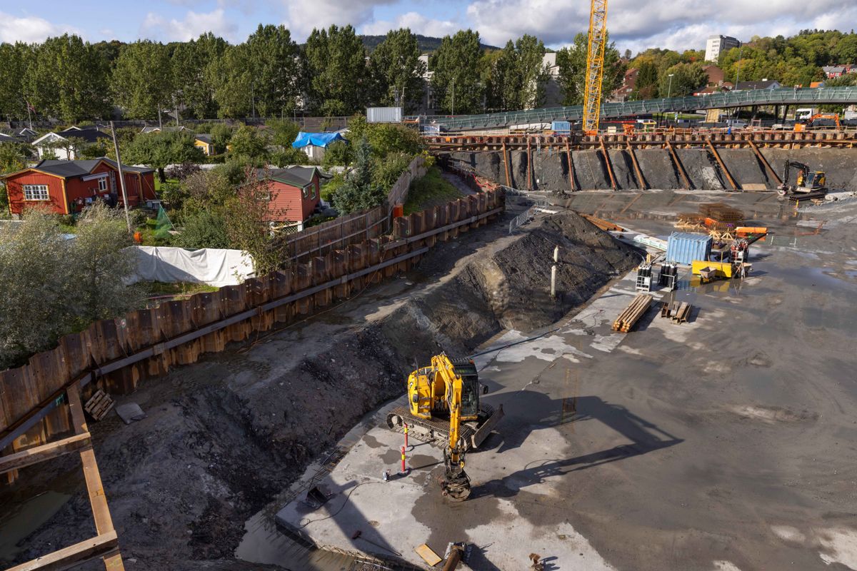 Fra byggegropa i Sognsveien 72 skal det reise seg et 36.000 kvadratmeter stort bygg som skal huse Campus Ullevål. Foto: Aspelin Ramm.