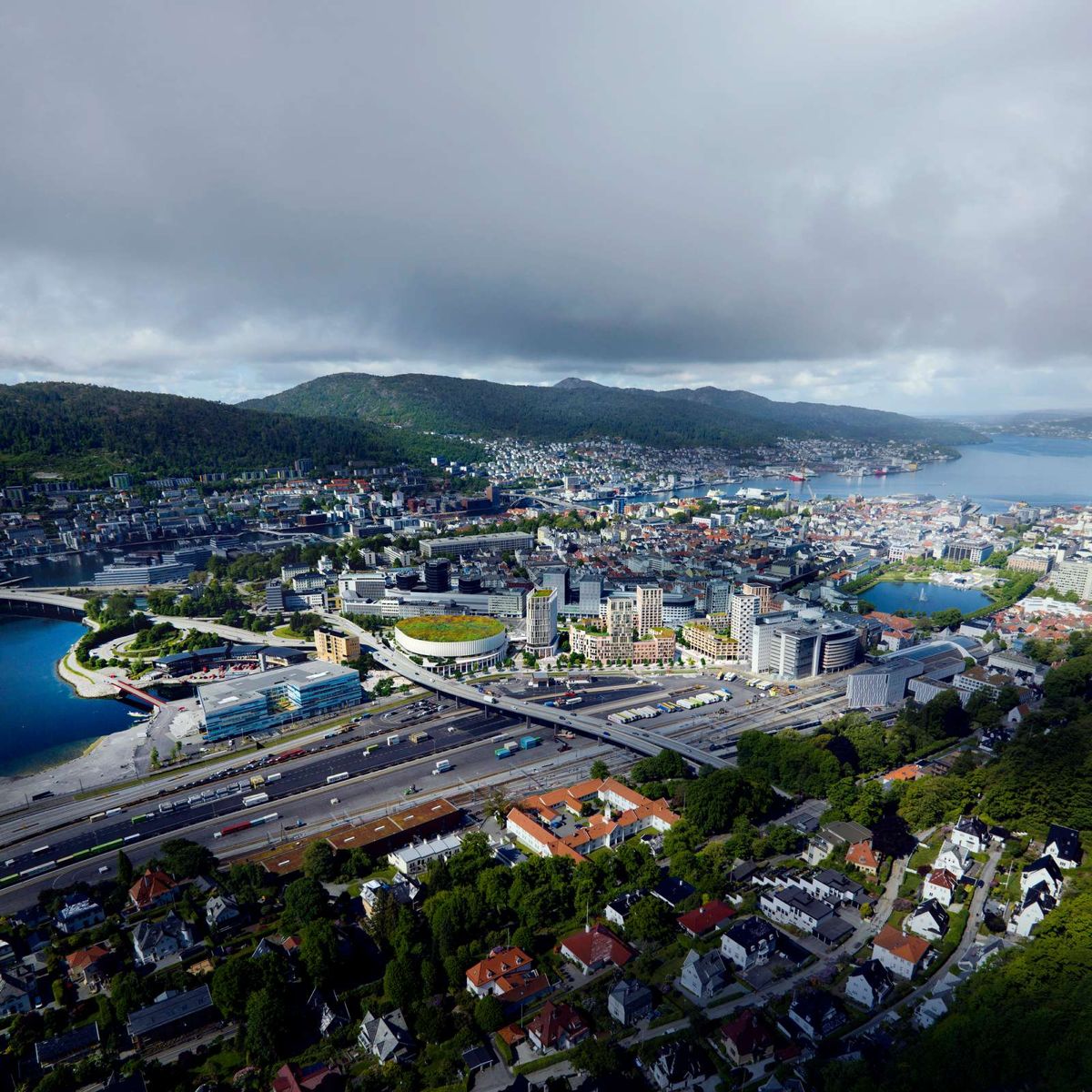 Bergen ByArena og Nygårdstangen - fra barrierer til levende by. Illustrasjon: C.F. Møller Architects/ HLM Arkitektur/ SORA IMAGES
