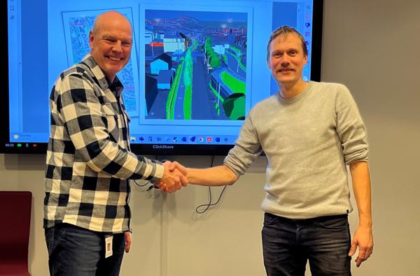 Prosjektleder Anders Mjell i Viken fylkeskommune (t.v.) og daglig leder Magnar Kristiansen i Leif Grimsrud AS. Fotograf: Foto: Elena Wahl, Viken fylkeskommune