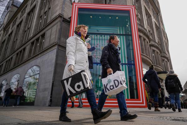 Signa eier blant annet det kjente kjøpesenteret KaDeWe i Berlin. Foto: AP Photo/Pavel Golovkin/NTB