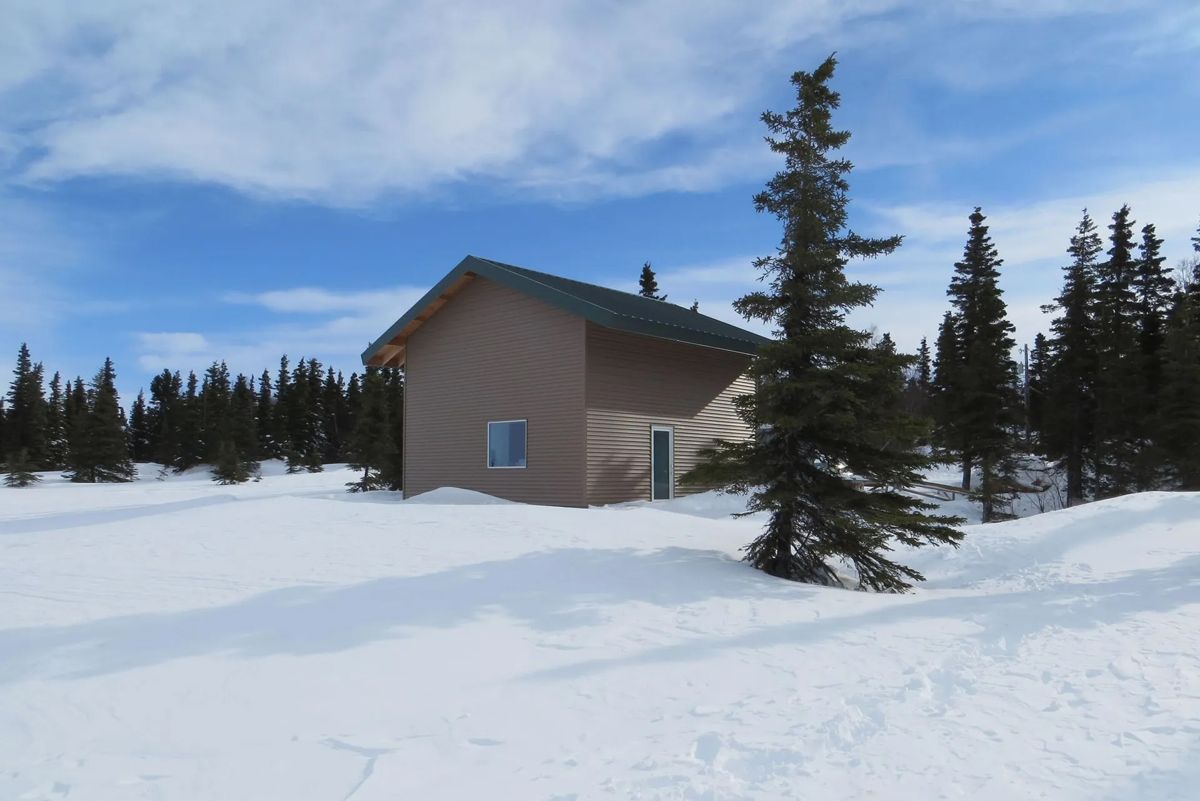 Denne lille boligen i Alaska i USA skal være verdens tetteste bygg. Foto: World Record Academy