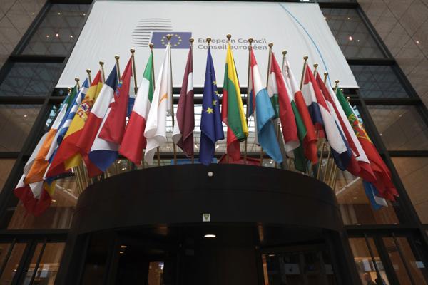 Diplomater fra EU-land utenom Ungarn jobber på høygir for å finne en måte å gi Ukraina 50 milliarder euro på utenom EUs langtidsbudsjett. Foto: Cornelius Poppe / NTB
