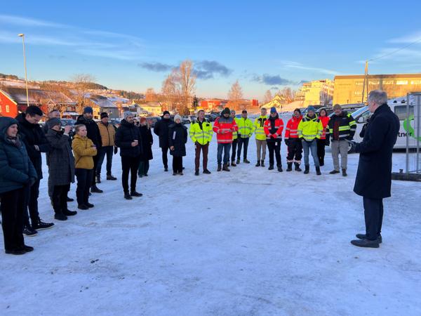 Samferdselsminister Jon-Ivar Nygård tok turen til Gran for å markere en ny milepæl på veien mot utslippsfrie anleggsplasser.