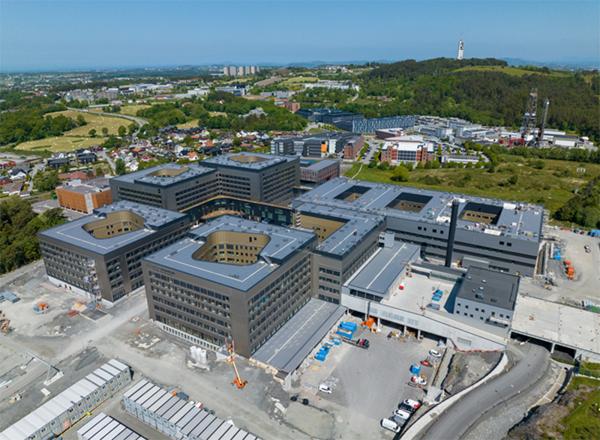 Slik så Stavanger universitetssykehus ut i sommer. Foto: Helse Stavanger/Sykehusbygg