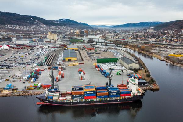 Regjeringen gir nær 19 millioner kroner i tilskudd til tre nye havneprosjekter langs kysten. Her fra Drammen Havn. Foto: Heiko Junge / NTB