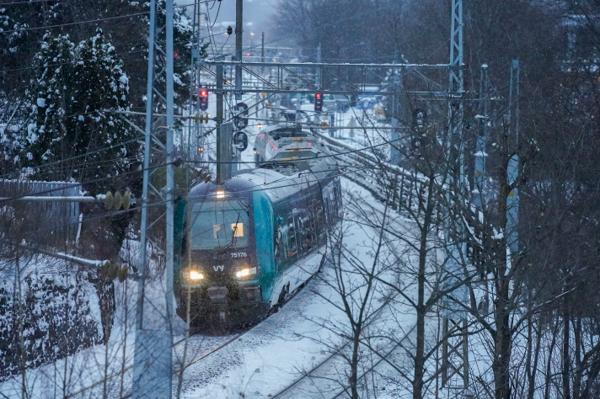 Det var flere forsinkelser på persontogene i fjor enn året før. Foto: Lise Åserud / NTB