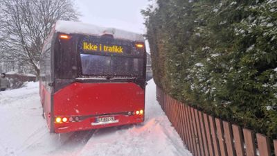 Store snømengder i Oslo skapte utfordringer i trafikken flere dager i januar. Her står en buss i krysset mellom Maridalsveien og Frysjaveien.