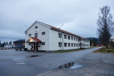 Evje og Hornnes kommune styres fra Brakke 84 i den nedlagte militærleieren Evjemoen. Her holder både kommuneadministrasjonen og ordføreren til.