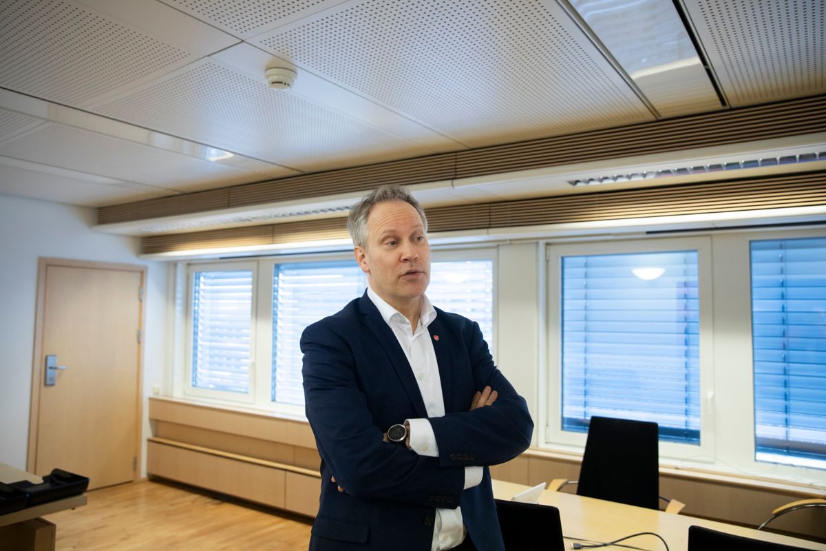 Samferdselsminister Jon-Ivar Nygård (Ap) vil ikke kompensere merutgiftene til fylkeskommuner som går til innkjøp av elektriske ferjer og hurtigbåter før dette blir et lovkrav.