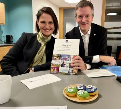 Kunnskapsminister Kari Nessa Nordtun (Ap) og kommunalminister Erling Sande (Sp) lanserte boligmeldinga i Drammen fredag.
