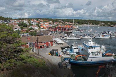 Hvaler består av 833 øyer, holmer og skjær. Bildet viser Skjærhalden på Kirkøy, som er Hvalers kommunesenter.