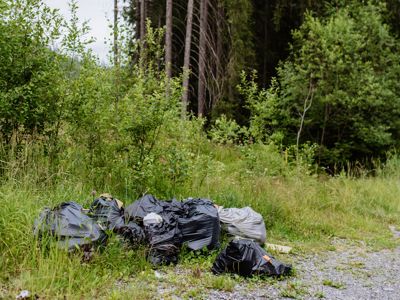 Kommunene kan gi pålegg om fjerning av avfall, opprydding eller dekking av andre sine utgifter til opprydding ved brudd på forsøplingsforbudet i forurensningsloven.