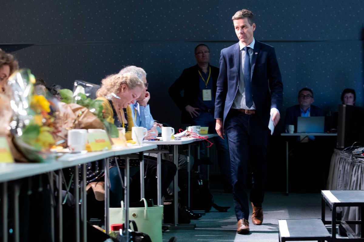 Partileder Knut Arild Hareide erkjenner nederlaget og varsler at han går av som partileder under KrFs ekstraordinære landsmøte på Gardermoen fredag. Foto: Håkon Mosvold Larsen / NTB scanpix