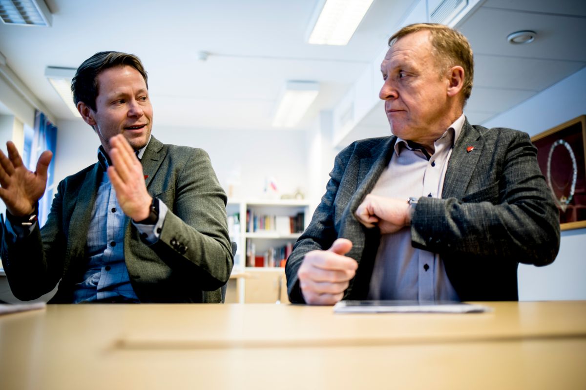 Ap-ordførerne Harald Tyrdal (Lunner, til venstre) og Lars Magnussen (Jevnaker) fikk kommunestyrenes støtte i ønsket om å bli en del av Viken-regionen i stedet for å bli værende i Innlandet når fylkesreformen gjennomføres om to år. Foto: Magnus Knutsen Bjørke