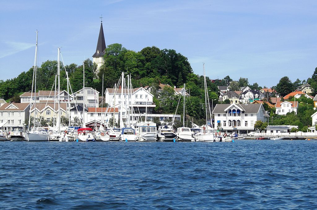 I et år med generelt høye skatteinntekter, er Grimstad den store taperen etter at kraftspekulant Einar Aas tapte stort på sine veddemål - og dermed heller ikke betalte særlig med skatt. Foto: Colliekar/Wikimedia. Creative Commons-lisens