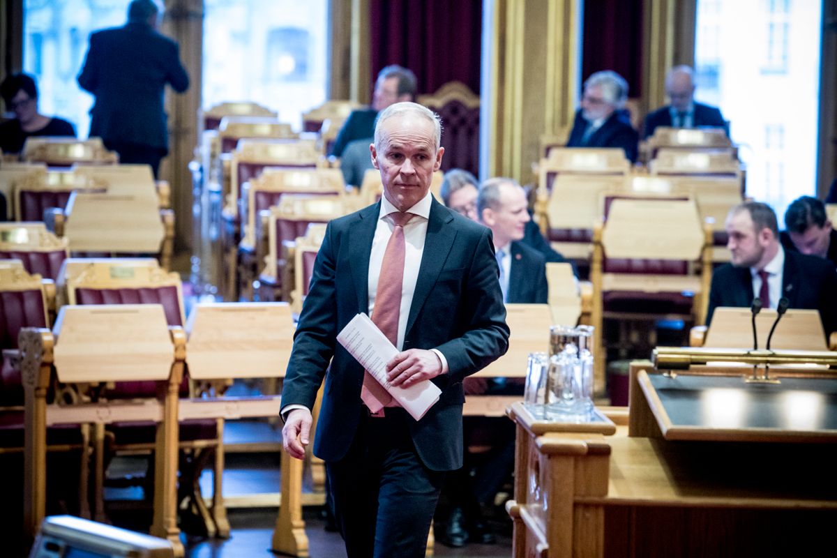 Jan Tore Sanners (H) siste oppdrag som kommunalminister var i Stortingets muntlige spørretime i formiddag. Foto: Magnus Knutsen Bjørke