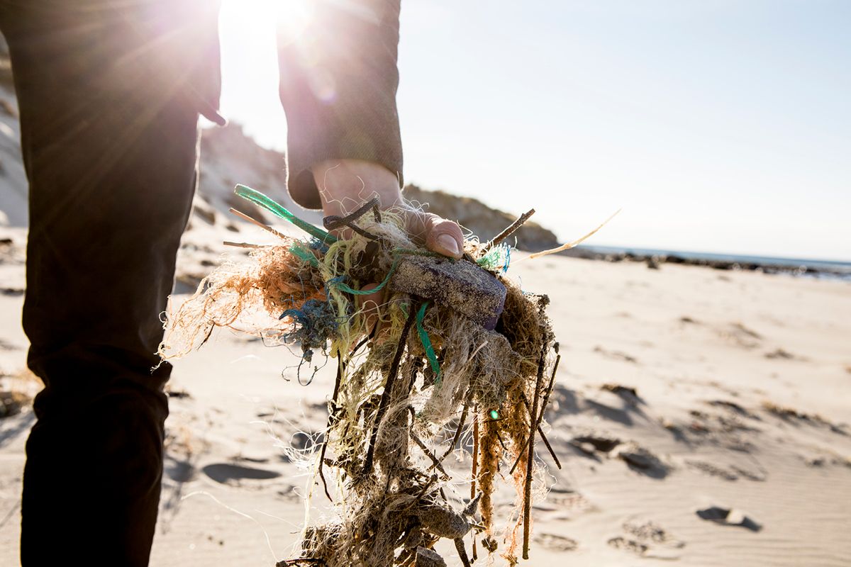 Marin forsøpling truer all bruk av kyst- og havområdene mener miljøminister Vidar Helgesen. Nå er det satt av 80 millioner kroner til oppryding. Arkivfoto: Magnus Knutsen Bjørke