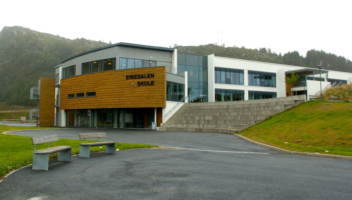 Skolebygging er en av de viktigste årsakene til at kommunal gjeld øker kraftig. Her Einedalen skole i Herøy i Møre og Romsdal. Arkivfoto: Fridgeir Walderhaug